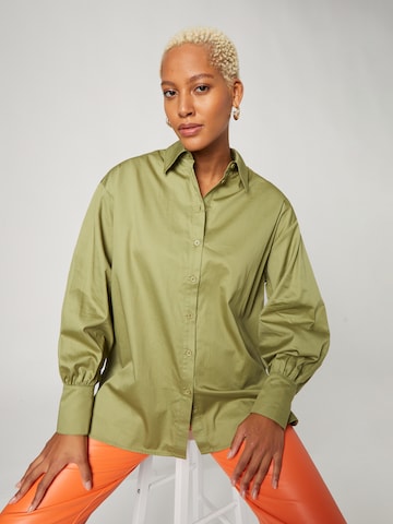 Katy Perry exclusive for ABOUT YOU Blouse 'Ria' in Green: front