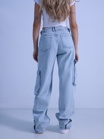 Loosefit Jeans cargo 'Sina' ABOUT YOU x irinassw en bleu