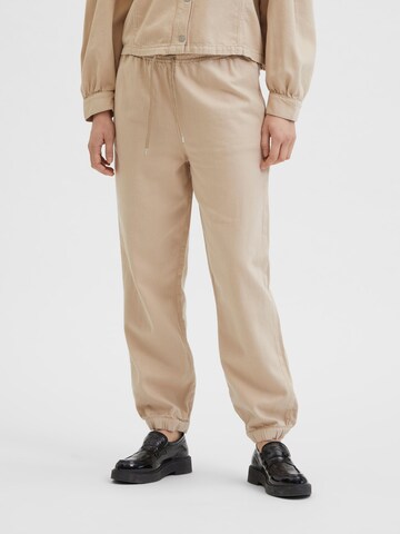 Effilé Pantalon 'Molly' SELECTED en beige : devant