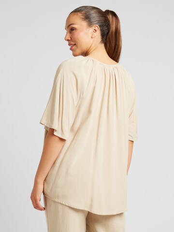 Camicia da donna 'ERINNA' di ONLY Carmakoma in beige