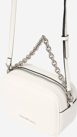 Calvin Klein Jeans - Mala de ombro em branco: frente