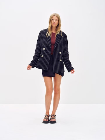 ABOUT YOU x Toni Garrn - Blazer 'Jamie' em azul