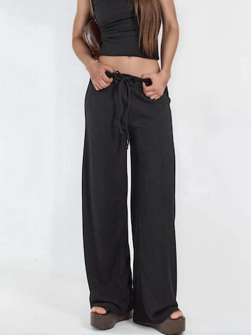 Pantalon Busem en noir : devant