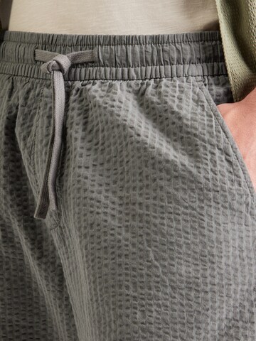 QS - Loosefit Calças em cinzento