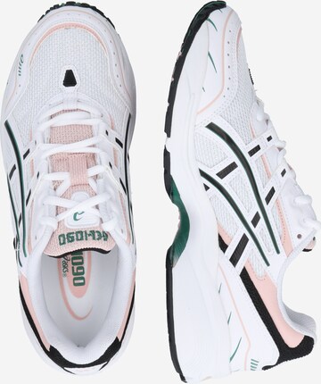 Baskets basses ASICS en blanc