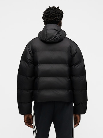 ADIDAS ORIGINALS Преходно яке в черно