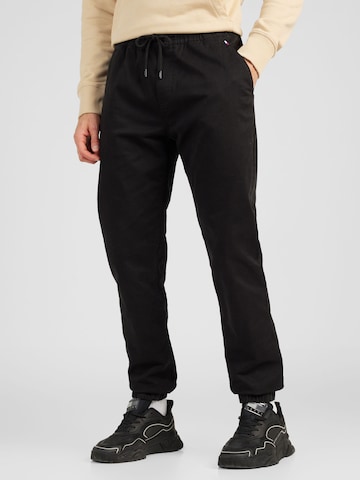 Tommy Jeans Tapered Pants 'AUSTIN' in Black: front