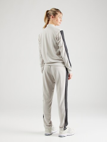 Survêtement 'Essentials' ADIDAS SPORTSWEAR en noir