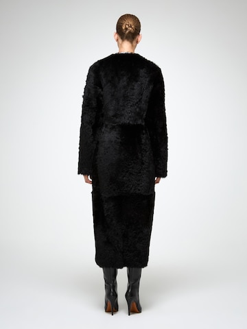 V S P Wintermantel 'Inesse' in Schwarz