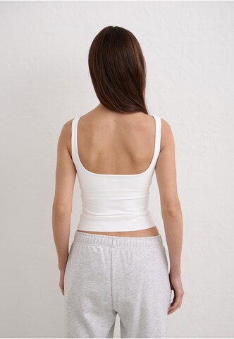Sport top 'Sense' de la Aim'n pe alb
