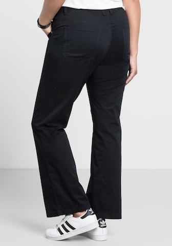 SHEEGO Bootcut Hose in Schwarz