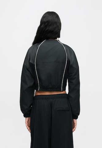 Nike Sportswear Overgangsjakke 'SHRUNKEN' i sort