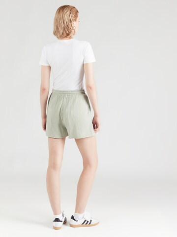 Regular Pantaloni 'Vicky' de la ABOUT YOU pe verde