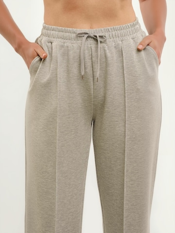 Regular Pantalon 'Henny' Liberte Essentiel en gris