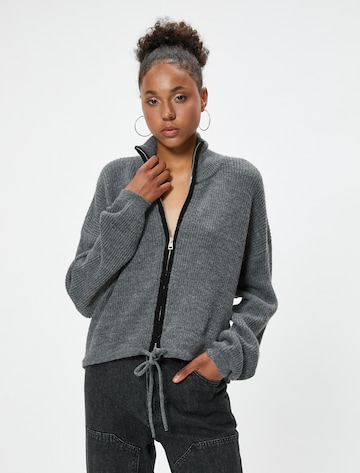 Koton Gebreid vest in Grijs: voorkant