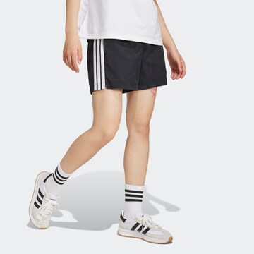 ADIDAS SPORTSWEAR Loosefit Παντελόνι φόρμας σε μαύρο: μπροστά