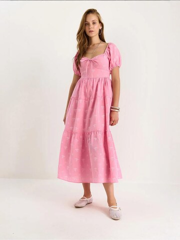 Bianco Lucci Kleid in Pink