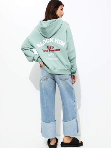 Pull&Bear Sweatshirt in Grün