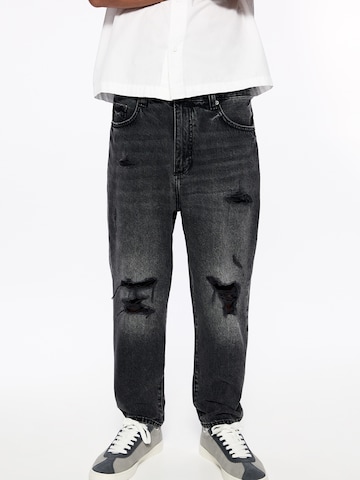 Pull&Bear Loose fit Jeans in Black: front