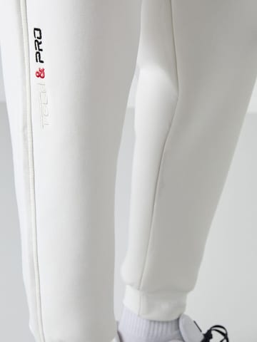 Tommy Life - Skinny Calças de desporto 'Jogginghose' em branco