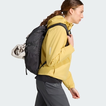 ADIDAS TERREX - Chaqueta de montaña 'Essentials' en amarillo