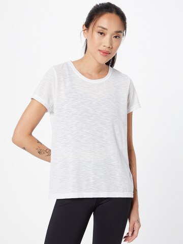 Casall Performance Shirt in White: front