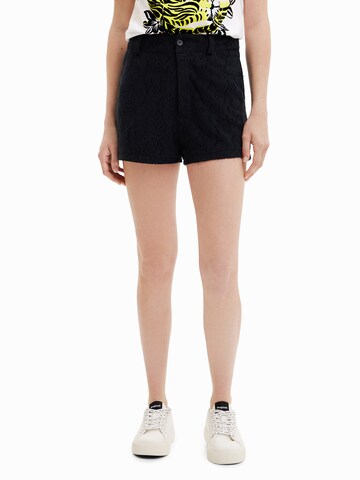 Desigual Regular Shorts in Schwarz: predná strana