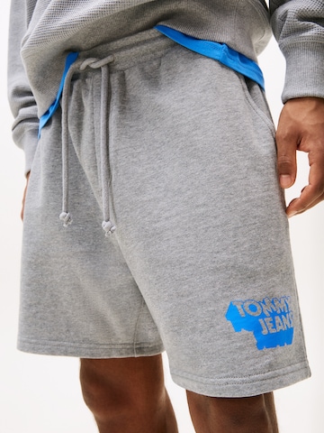 Tommy Jeans Loose fit Trousers in Grey