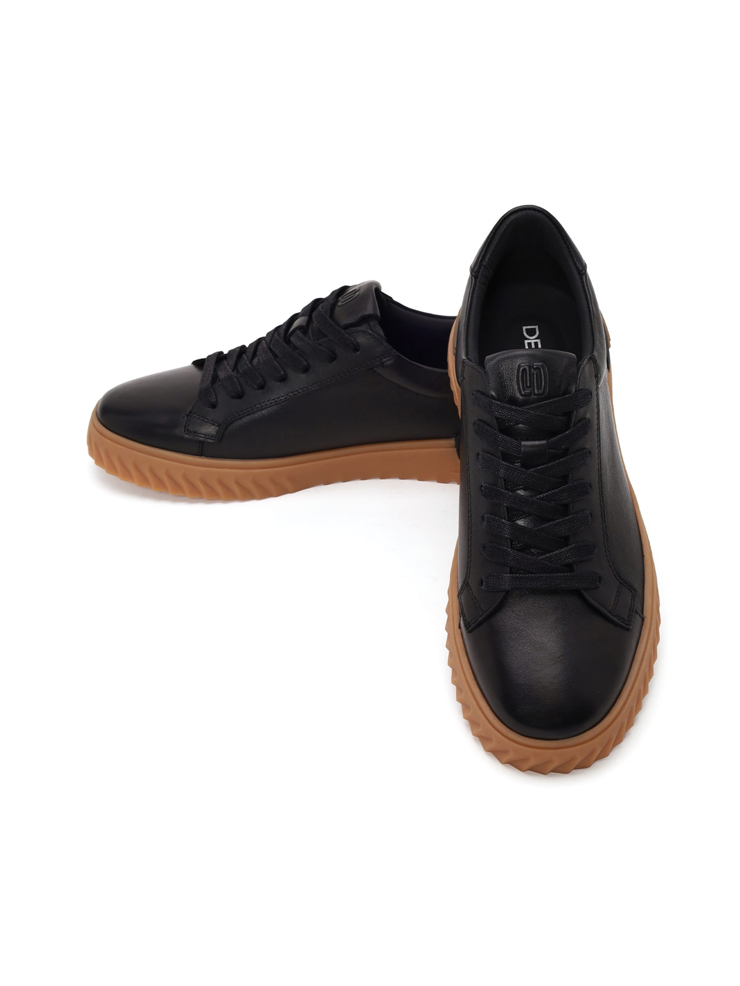 Sneaker low de la Derimod pe negru