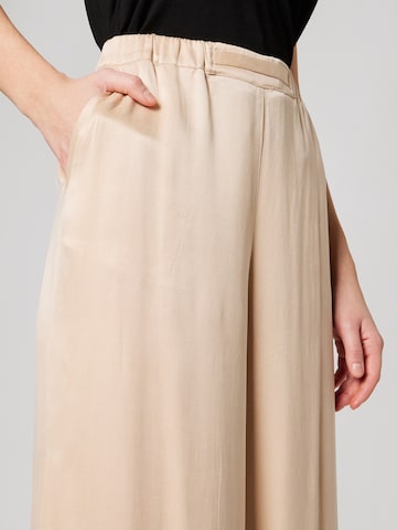 Wide leg Pantaloni di Guido Maria Kretschmer Women in beige