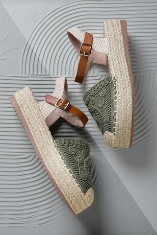 Aniston Espadrilles in Green