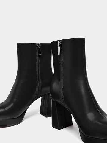 Pull&Bear Stiefelette in Schwarz