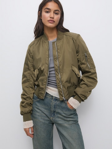 Veste mi-saison Pull&Bear en vert : devant