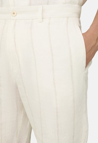 Coupe slim Pantalon chino 'Bermuda' Boggi Milano en blanc