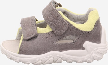 SUPERFIT - Sandalias 'Flow' en gris