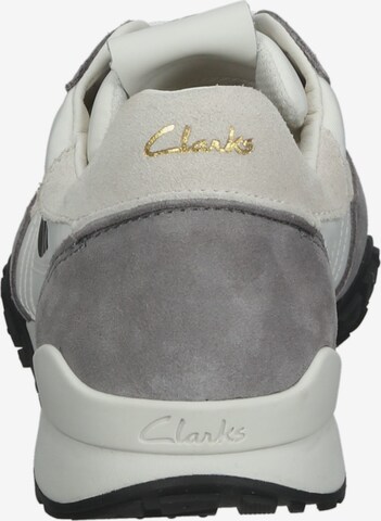 CLARKS Sneaker in Grau