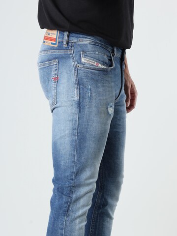 DIESEL - Skinny Calças de ganga '1979 SLEENKER' em azul