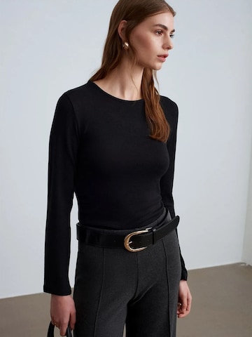 Maglietta di Dilvin in nero