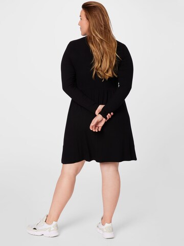 Robe 'Gwen' ABOUT YOU Curvy en noir