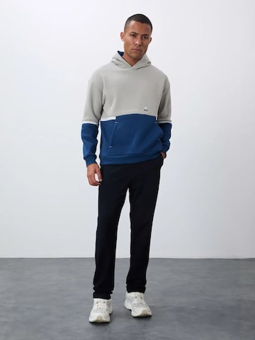 Felpa di Tommy Life in grigio