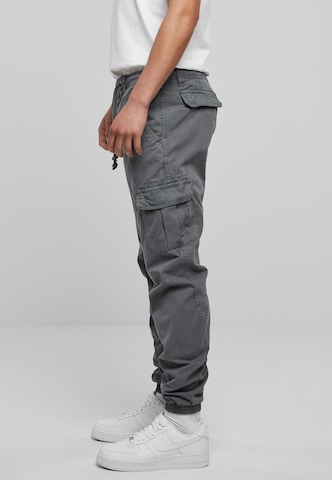 Tapered Pantaloni cu buzunare de la Urban Classics pe gri