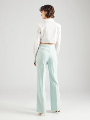 SOAKED IN LUXURY Flared Pantalon 'Corinne' in Groen