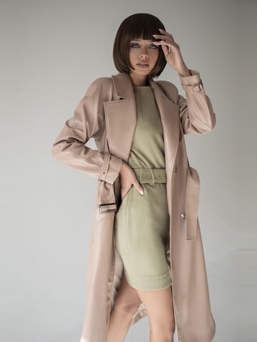 Cappotto di mezza stagione di Anushka in beige
