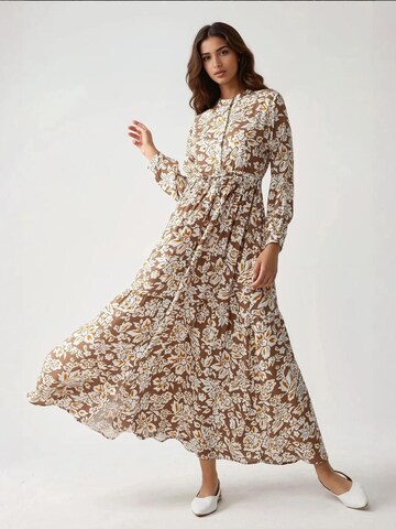 Hiccup - Vestidos camiseiros em castanho