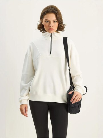 Felpa di Bianco Lucci in beige