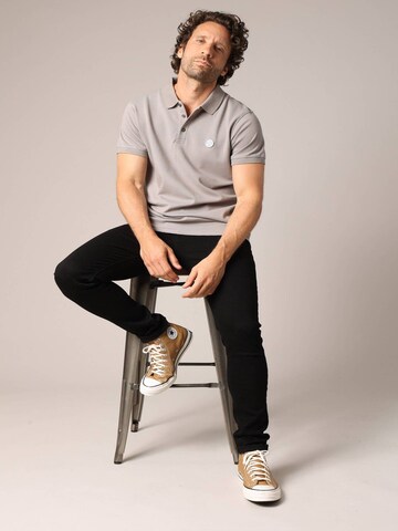 T-Shirt 'Baky' Deeluxe en gris