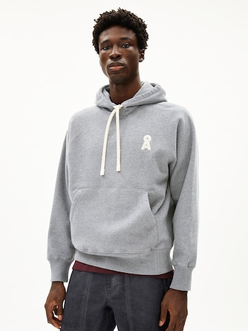 ARMEDANGELS Sweatshirt in Grey: front