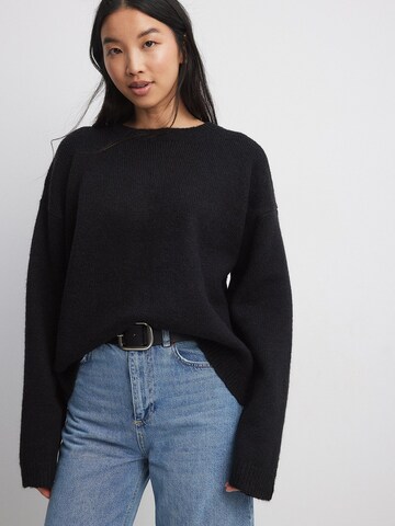 Pull-over oversize NA-KD en noir : devant