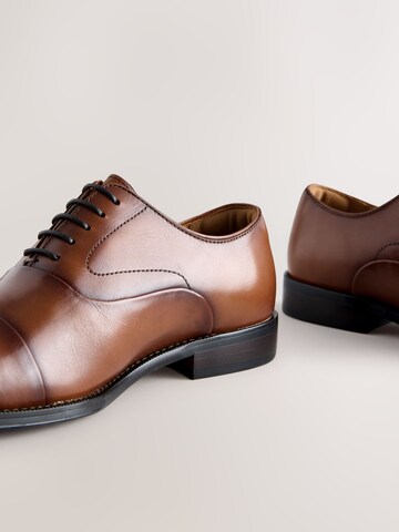 Next Δετό παπούτσι σε καφέ