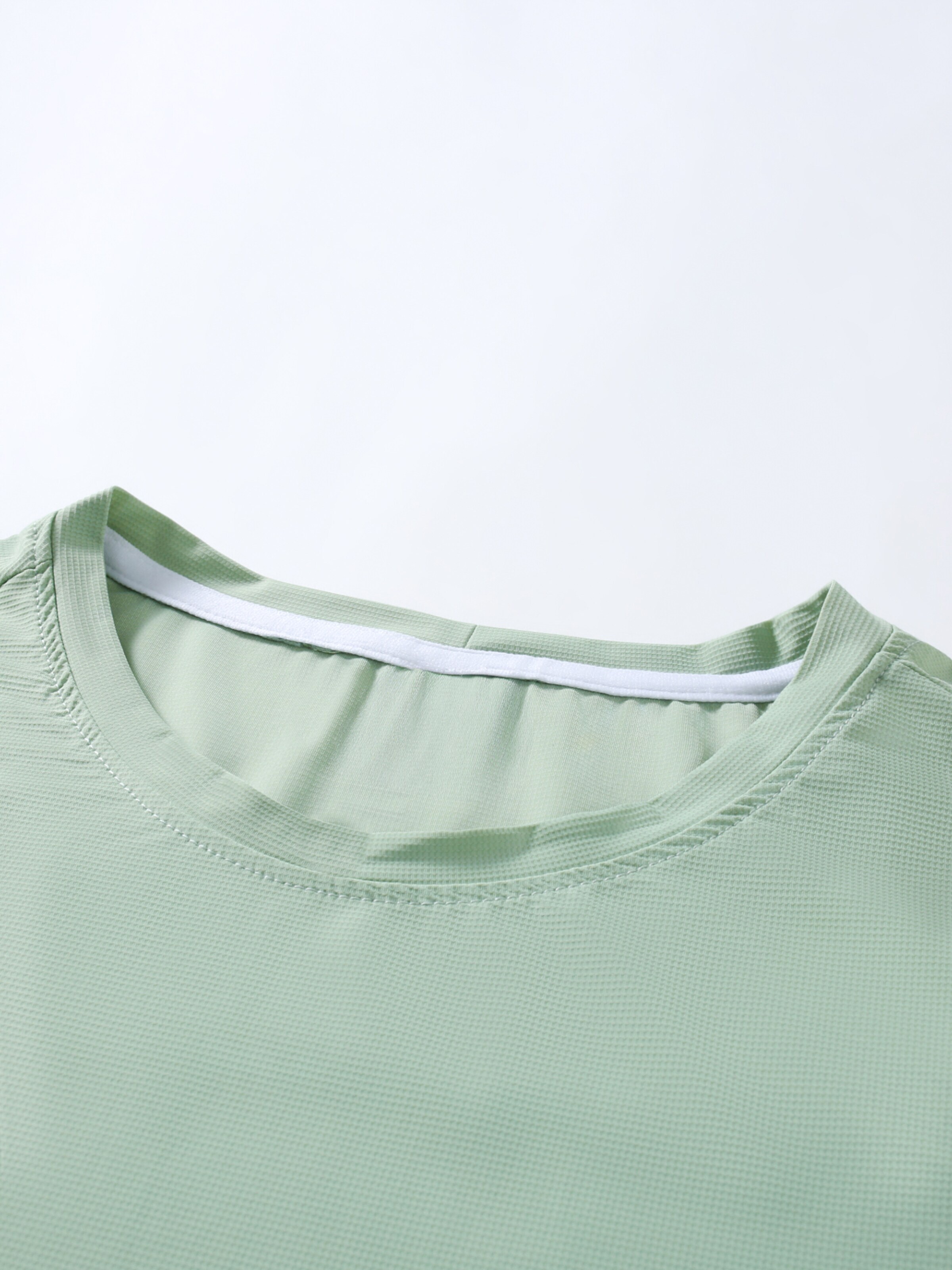 YOUTHUP Performance Shirt 'Lichtschein' in Green